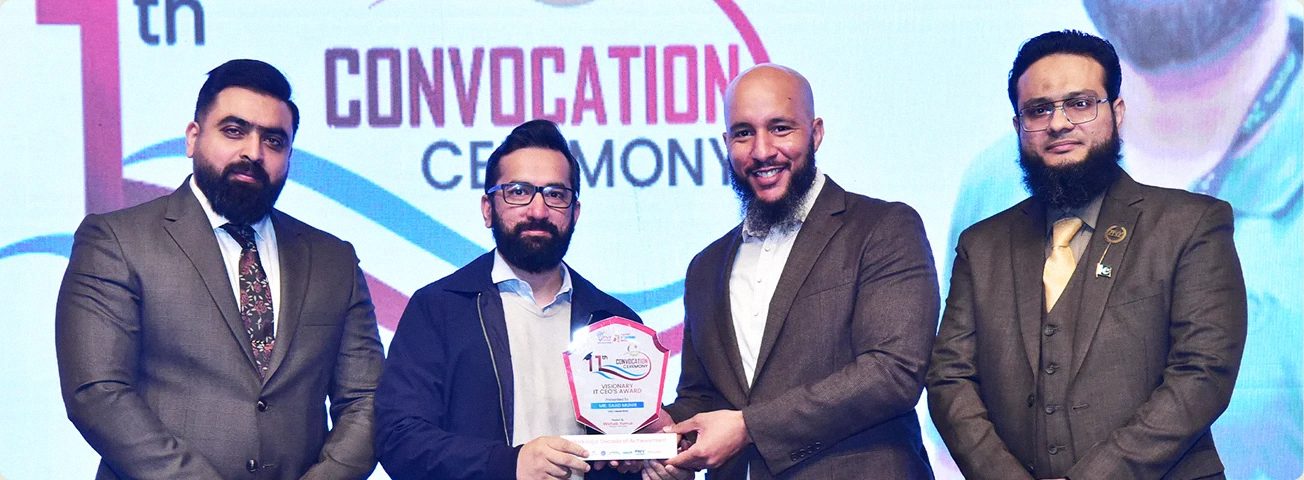 Saad Munir receives the Visionary IT CEO Award from PNY Trainings.